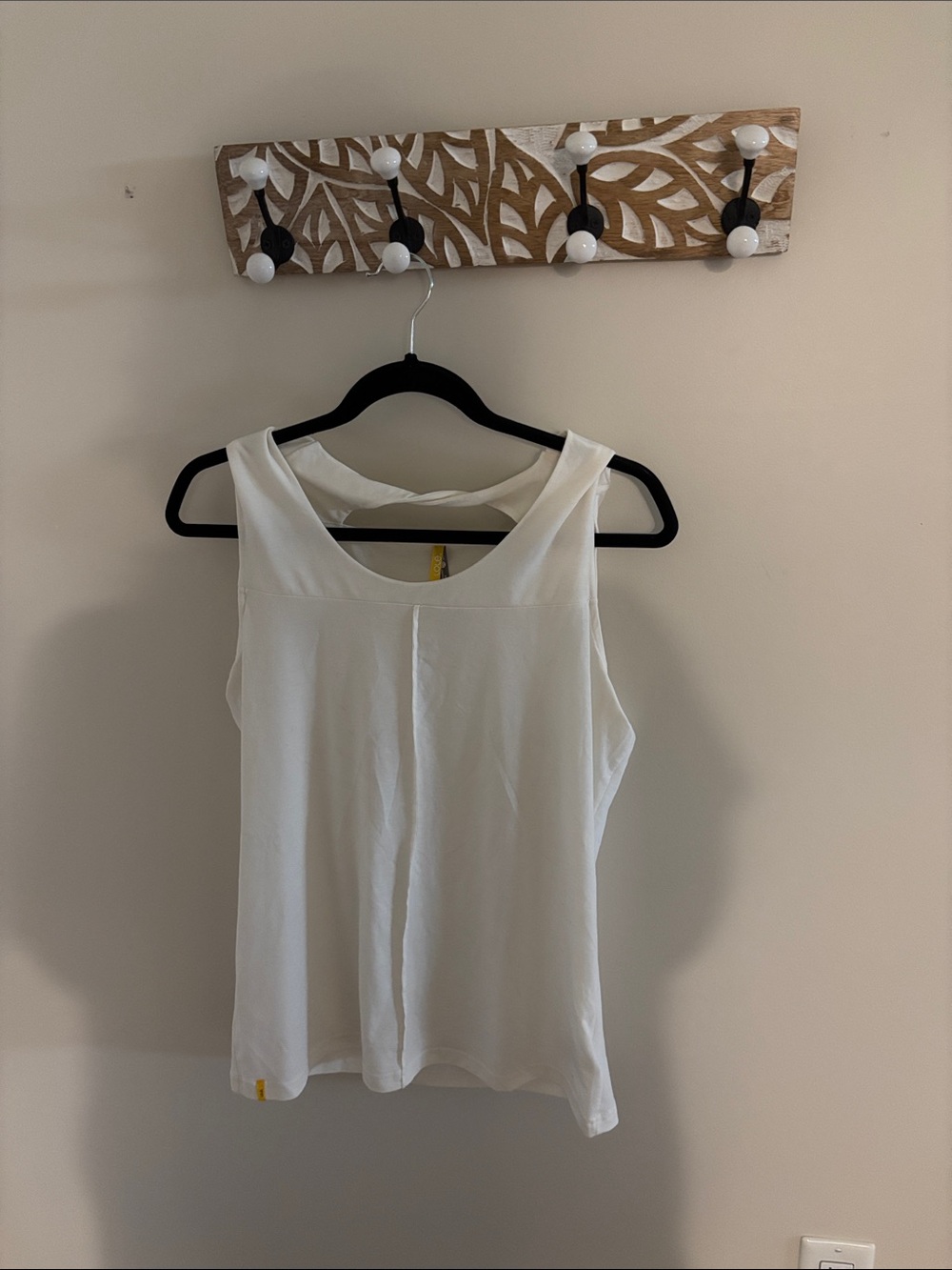 Lole White Twist-Back Sleeveless Tank Top